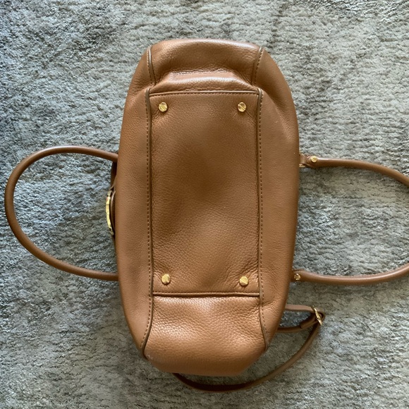 Tory Burch Amanda Hobo Tan Pebbled Leather Handbag Purse - Picture 4 of 5